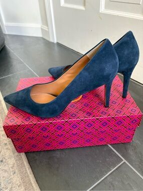 NWT Tory Burch Classic Pointed-Toe Suede Pumps in Navy Blue